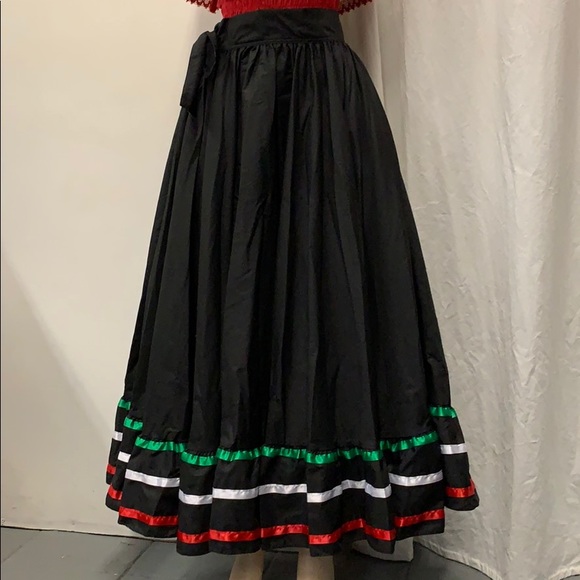 Beautiful folkloric Mexican skirt - Picture 2 of 5